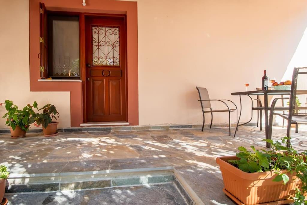 Helen'S Home Milina Exterior photo